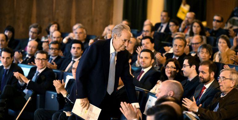 El expresidente de OHL Juan Miguel Villar-Mir (c), durante la Junta General Ordinaria de Accionistas del grupo contructorel pasado 9 de mayo. 