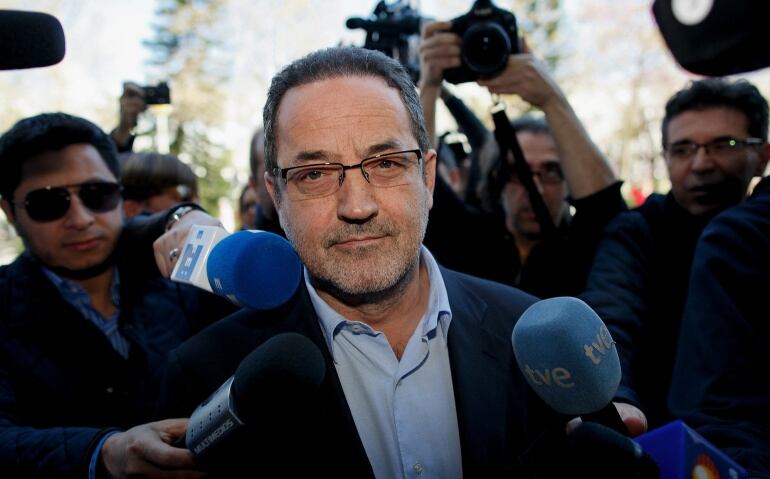 VALENCIA, SPAIN - MARCH 27:  Former owner of Real Zaragoza Javier Agapito arrives at court at the City of Justice as he is investigated with another 41 people in a match-fixing case on March 27, 2015 in Valencia, Spain. The La Liga match under investigation took place on May 21, 2011, when Javier Aguirre was head coach for Real Zaragoza. The judge is investigating 42 people and an alleged payment of 965,000 euros. Javier Aguirre from Mexico, was fired from the Japanese national team last February when a match-fixing case naming him as a defendant was accepted by a Spanish court. Real Zaragoza won the match 2-1 against Levante during the last day of the 2010-11 Season, which resulted in Zaragoza remaining in Spanish top flight football.  (Photo by Pablo Blazquez Dominguez/Getty Images)