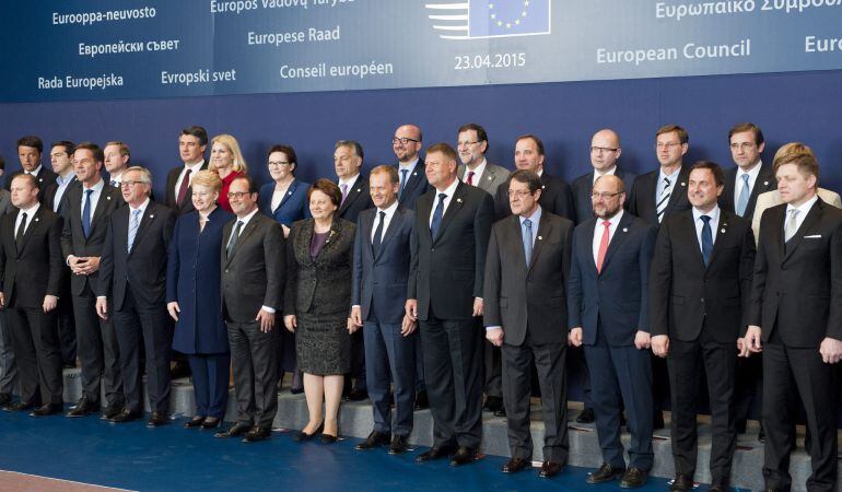 La foto de familia del Consejo Europeo extraordinario que analiza la respuesta de la Unión Europea (UE) ante el drama migratorio.