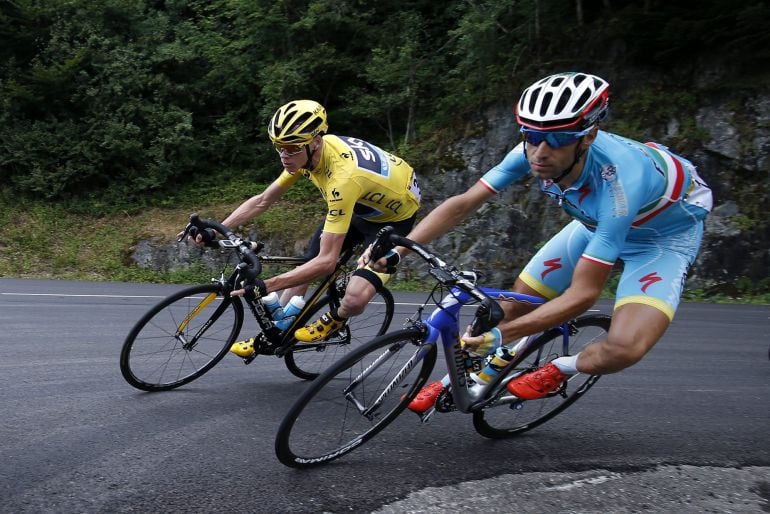 Christopher Froome, del Sky y el italiano Vincenzo Nibali, del Astana, durante la 18ª etapa del Tour de Francia