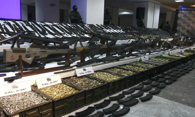 México se incauta del mayor arsenal de armas de la historia