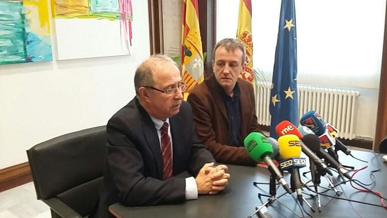 Comparecencia del consejero de Hacienda autonómico, Fernando GImeno, y el del Ayuntamiento de Zaragoza, Fernando Rivarés