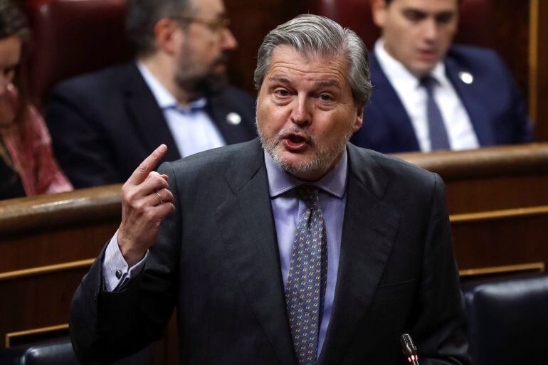 El portavoz del Gobierno y ministro de Educación, Íñigo Méndez de Vigo, durante una intervención en la sesión de control al Gobierno en el Congreso. 