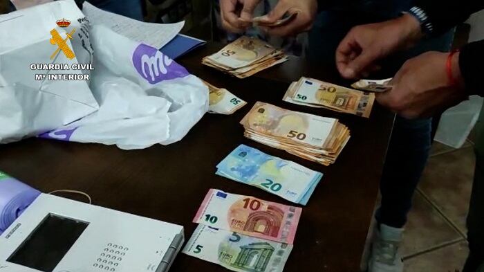 Dinero intervenido por la Guardia Civil