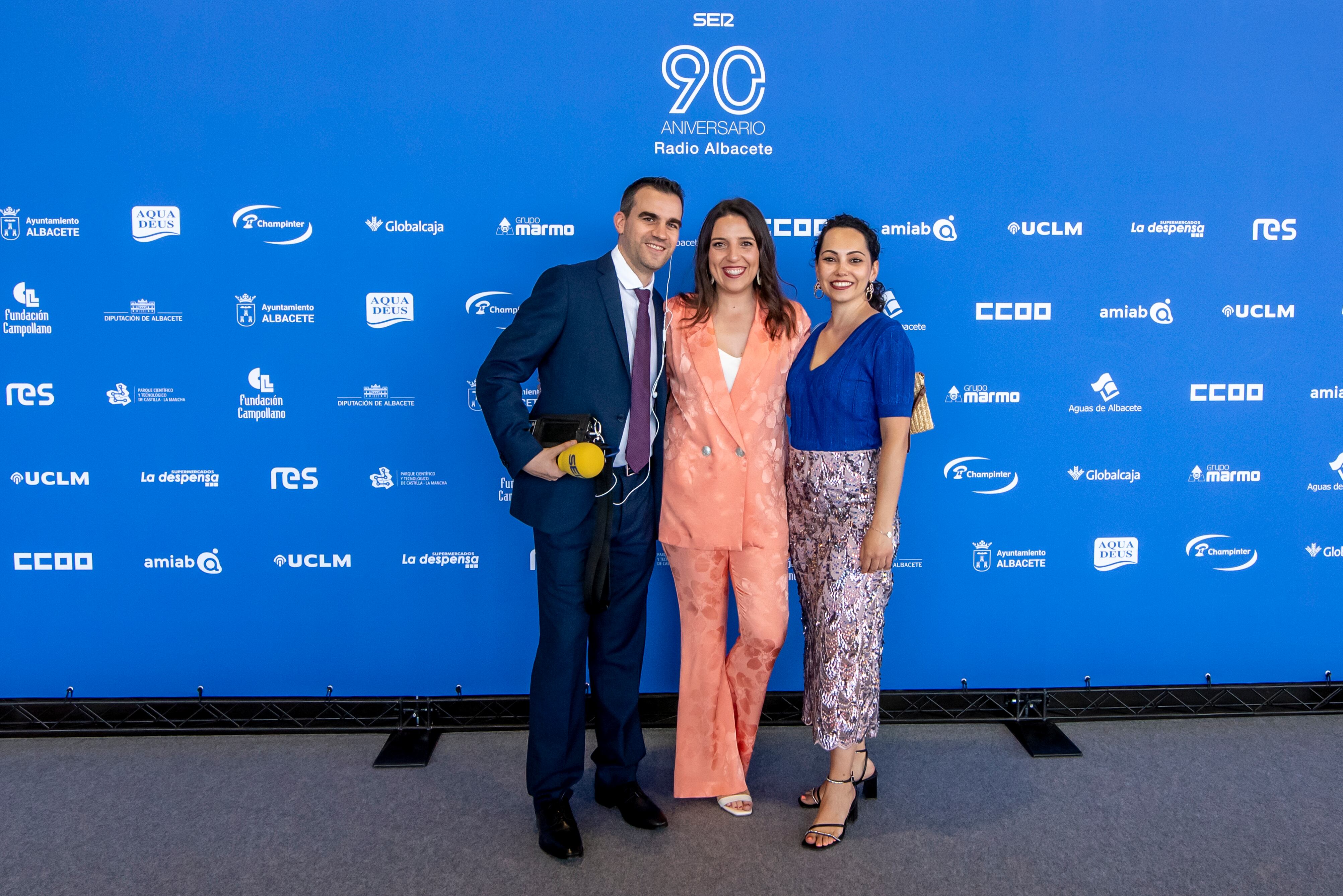 Los periodistas de Radio Albacete, Juanma Sevilla y Cristina Castellanos, junto con la directora de contenidos de Cadena SER Castilla-La Mancha, Gema Molina.
