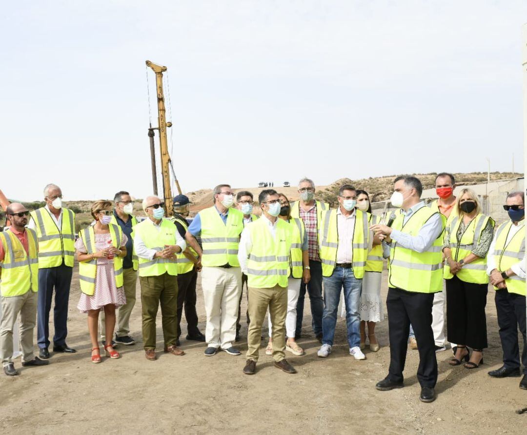 Félix Bolaños visita las obras de la alta velocidad en Níjar