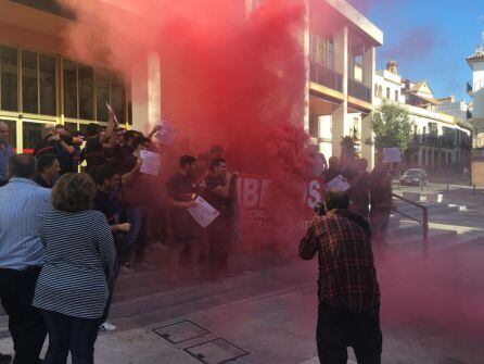 Protesta de bomberos frente al Ayuntamiento de Córdoba