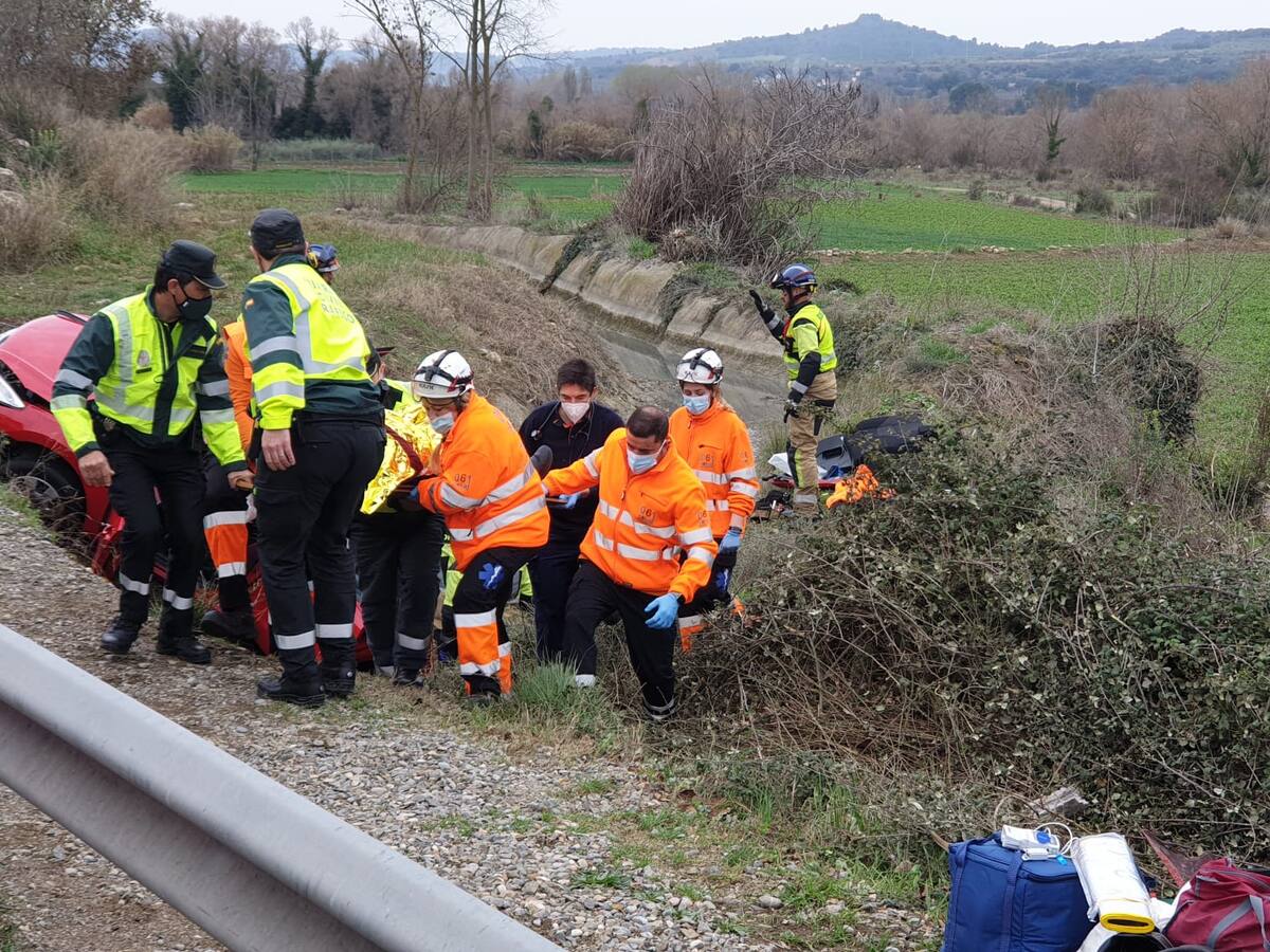 Una mujer herida leve en un accidente de tráfico cerca de Estada
