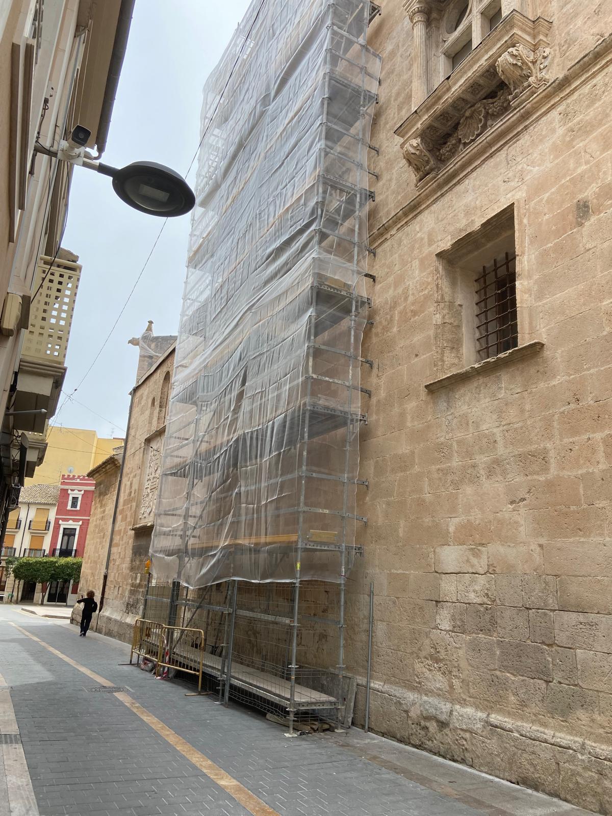 Andamios en la Iglesia de Santiago