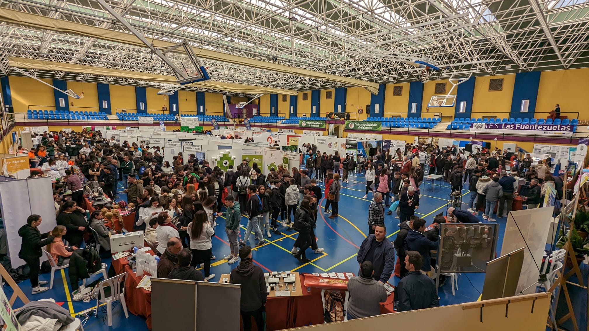 Vista general del VII Salón del Estudiante de Marmolejo.