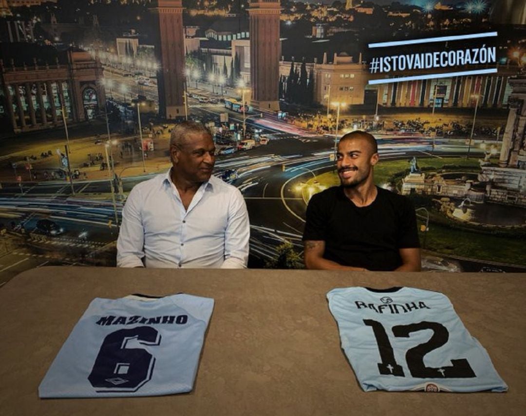 Rafinha y Mazinho posan con sus camisteas del Celta