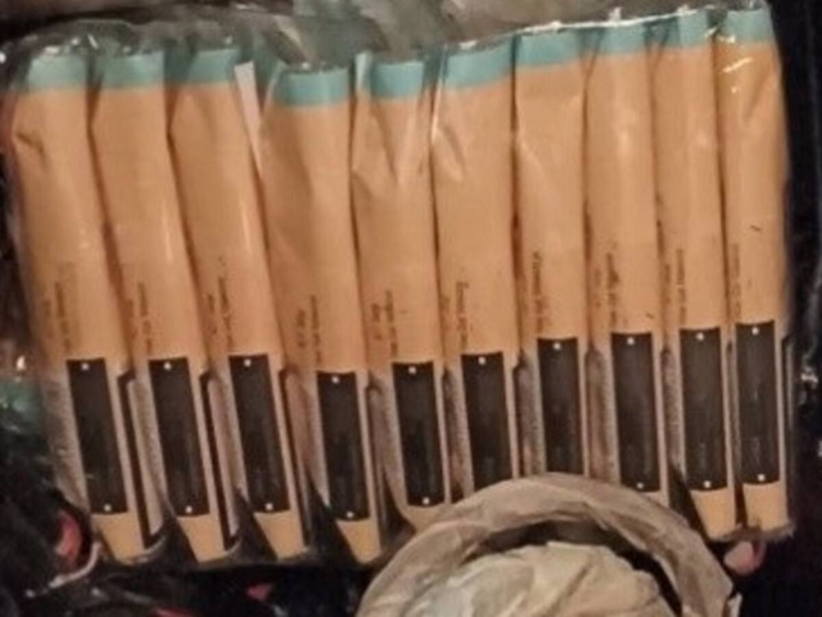 Intervenido en La Línea un vehículo con 240 sobres de tabaco de liar en un doble fondo