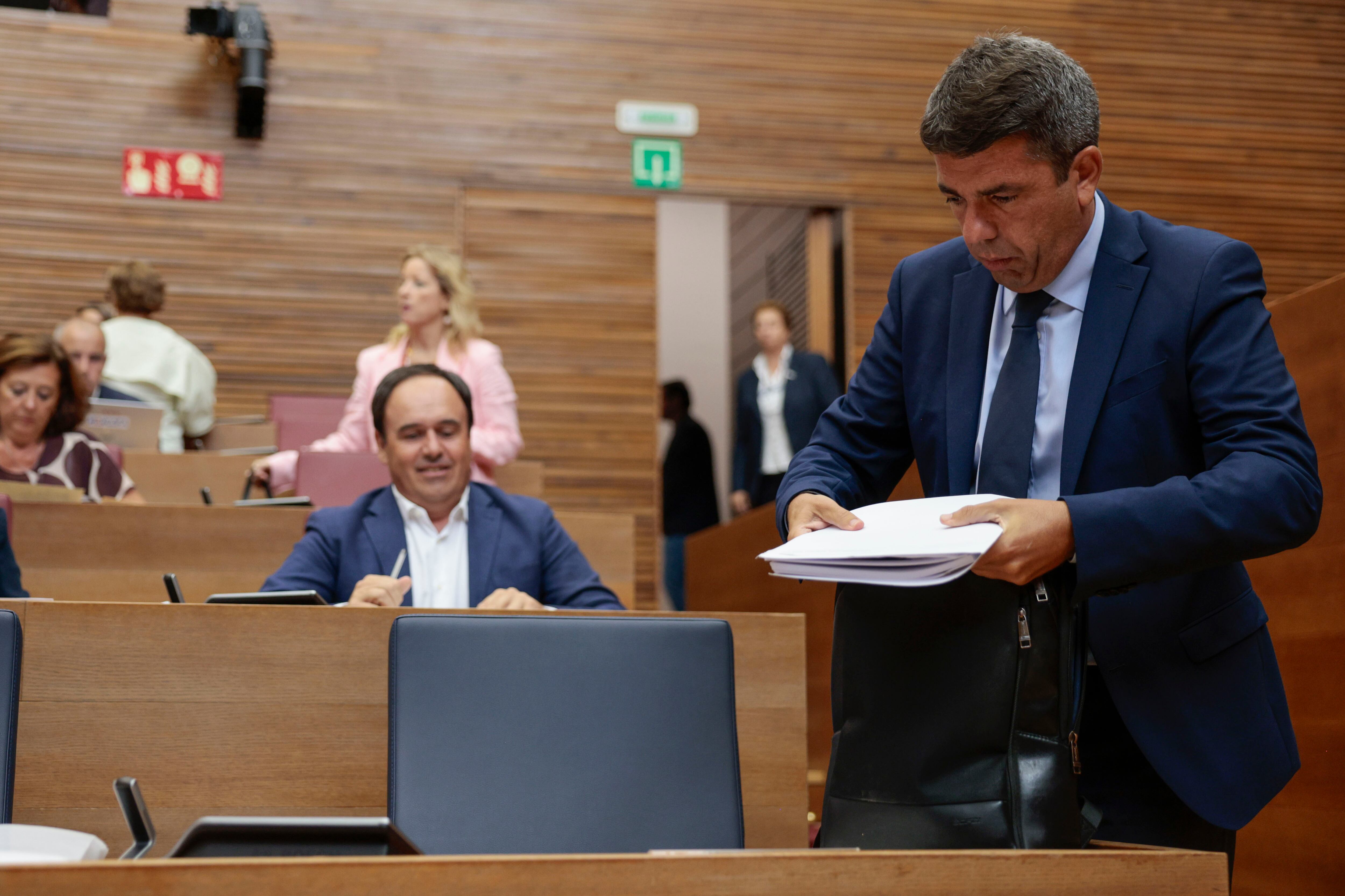 VALENCIA, 23/09/2025.- El president de la Generalitat, Carlos Mazón, durante el Debate parlamentario de Política General o sobre el estado de la Comunitat Valenciana, el primero después de la dana en la que murieron 229 personas. EFE/ Kai Forsterling