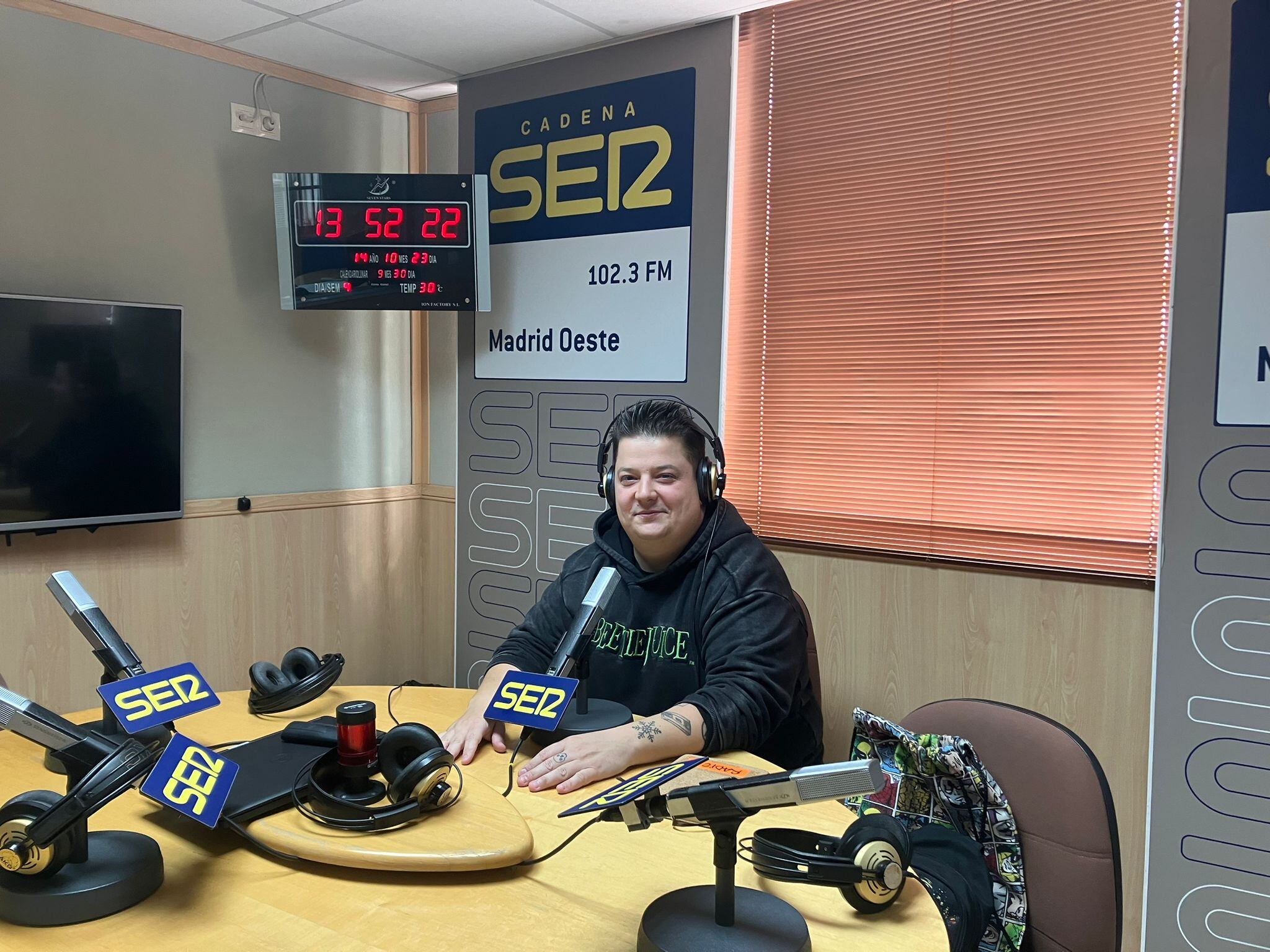 El cinéfilo Dani Martínez durante su sección 'El Videoclub' en Hoy por Hoy Madrid Oeste