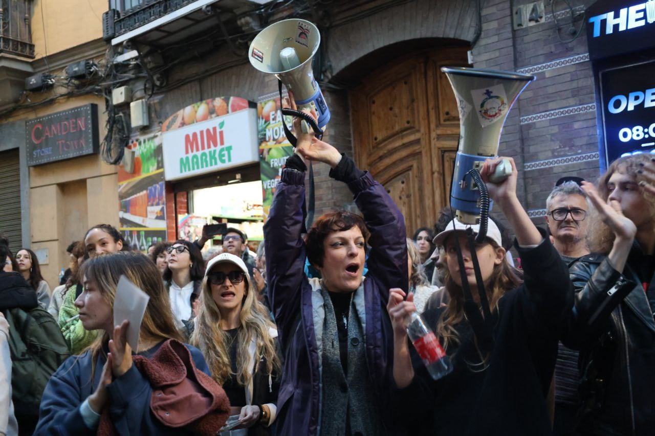 Esta mañana se ha vuelto a llevar a cabo una concentración en las inmediaciones del edificio