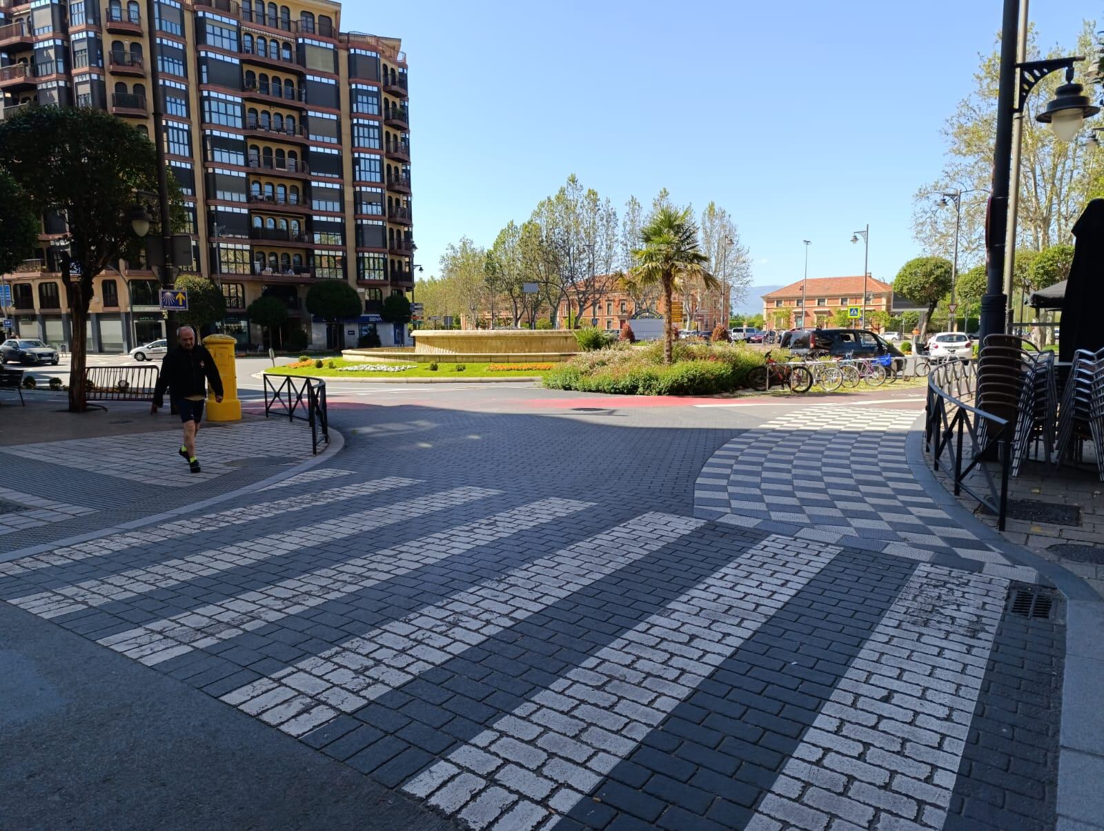 Las fuentes de la capital logroñesa como la Fuente Murrieta han parado totalmente ya que se alimentan por sistema eléctrico
