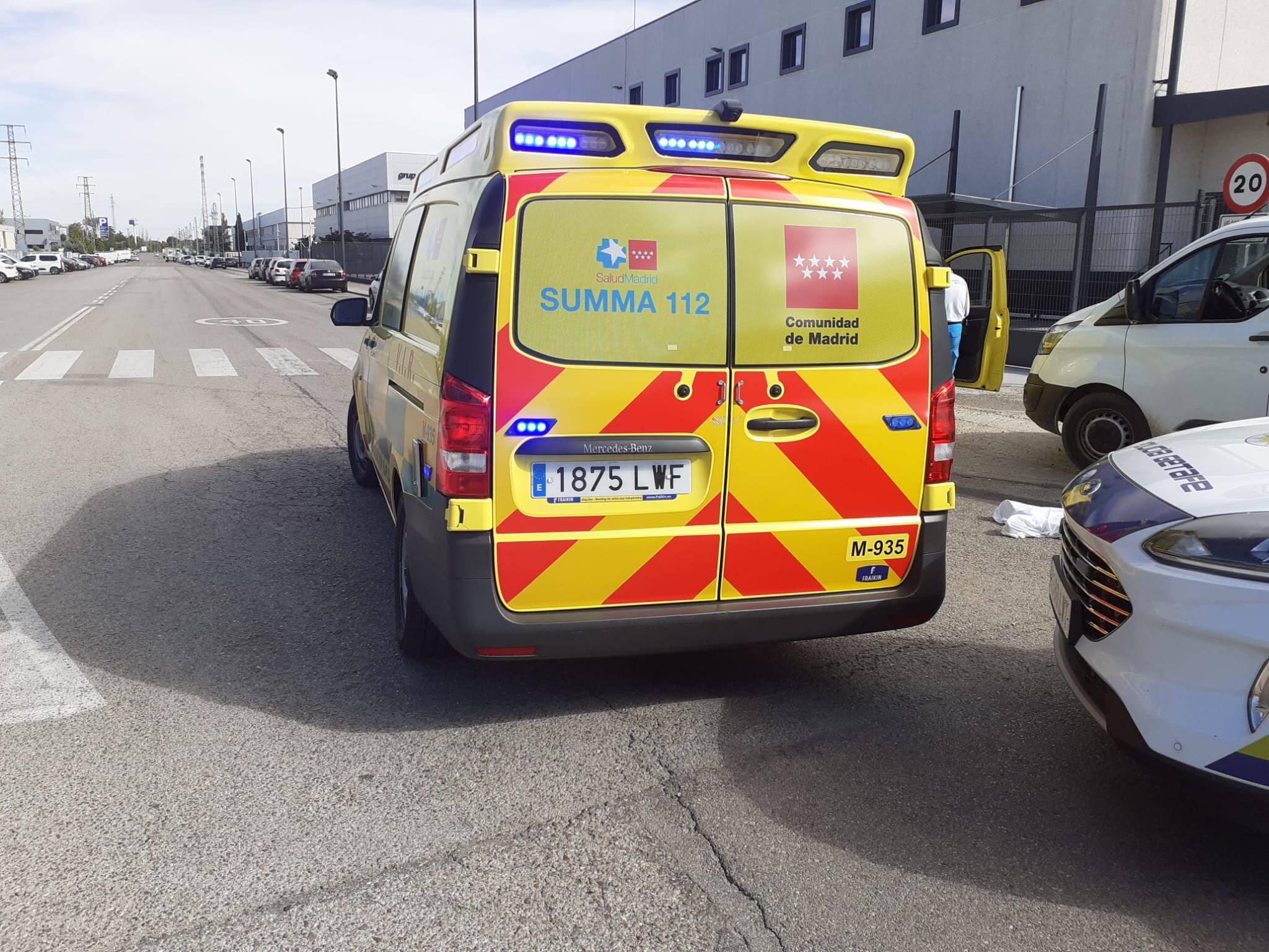 Una de las ambulancias que han intervenido en la atención tras el atropello