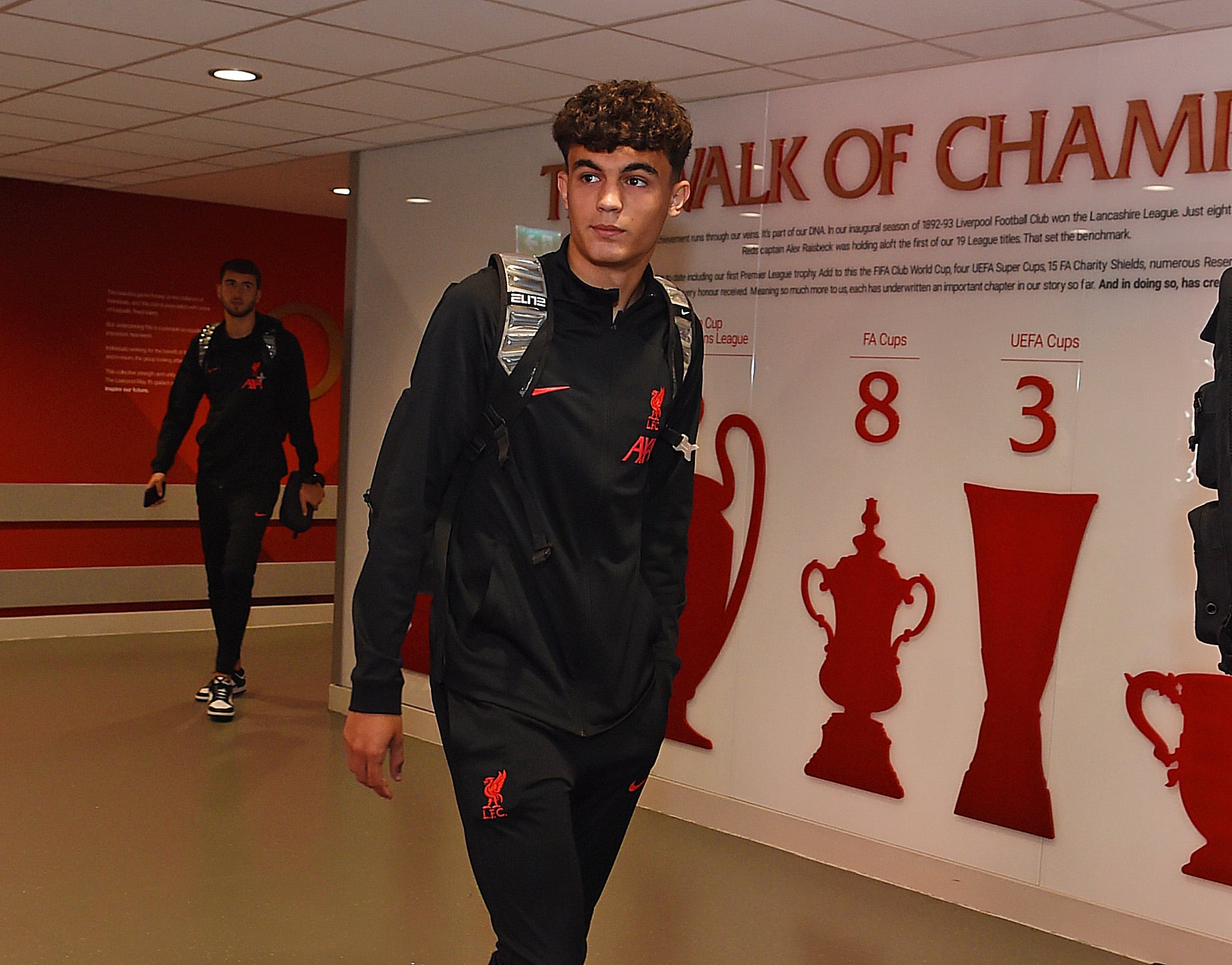 Stefan Bajcetic en los vestuarios de Anfield