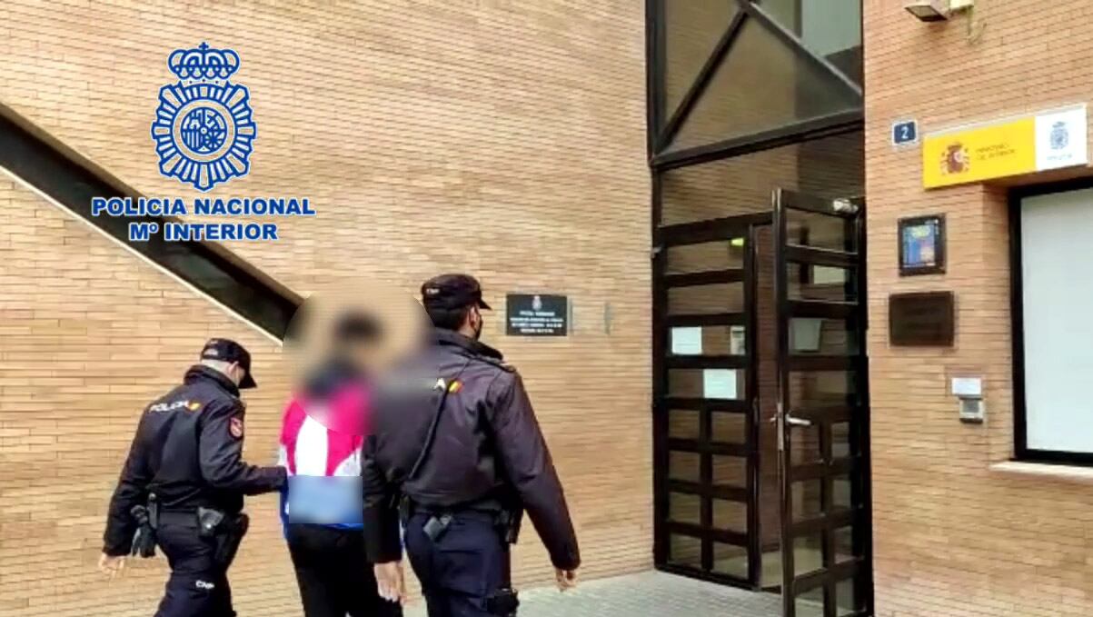 El detenido en Alicante por orinarse en el interior de un taxi y subirlo a redes sociales