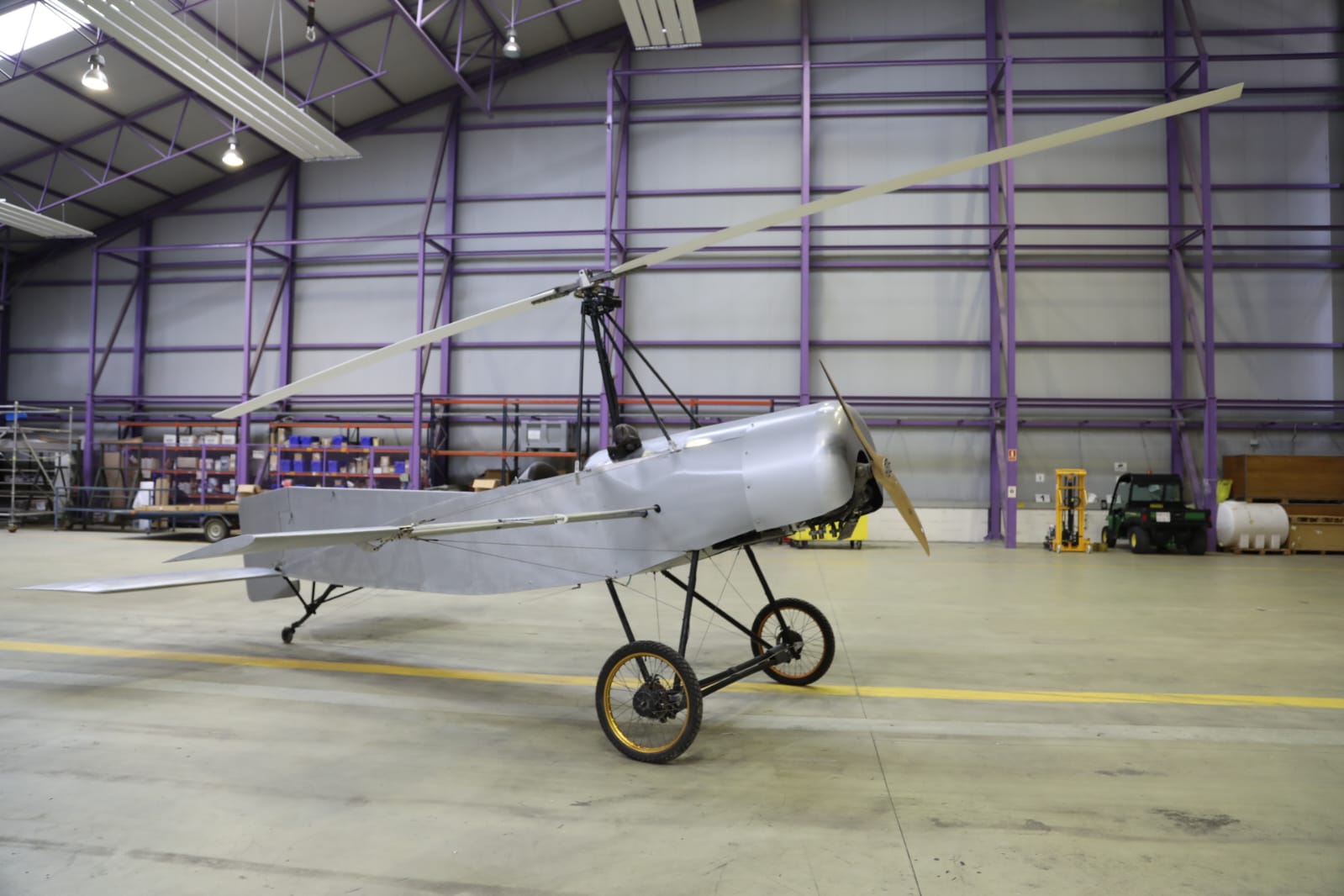 La réplica fue presentada en un hangar de la Base Aérea de Getafe. Se ha financiado gracias a patrocinadores y crowdfunding.