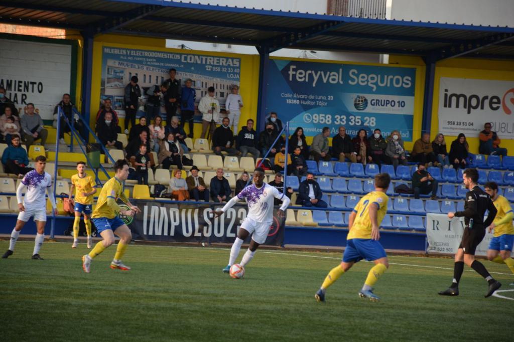 El jiennense Adama jugó titular en el campo Miguel Moranto de Huétor Tajar donde su equipo perdió por 2-1