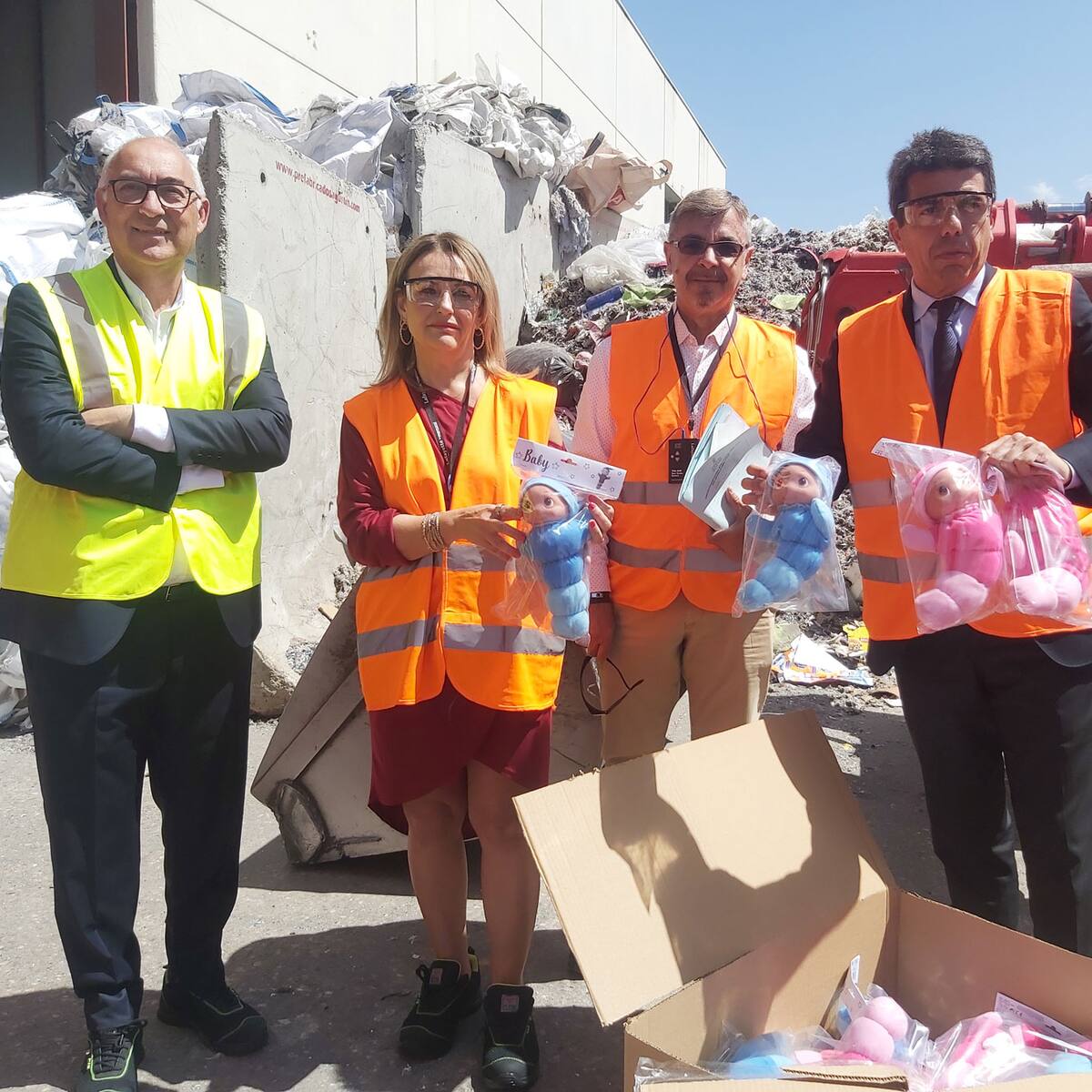 Mazón anuncia en Ibi el incremento de las sanciones para "los que incumplan la ley" en la producción de juguetes