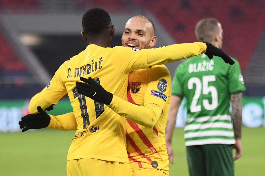 Braithwaite celebrando el gol junto a Dembél