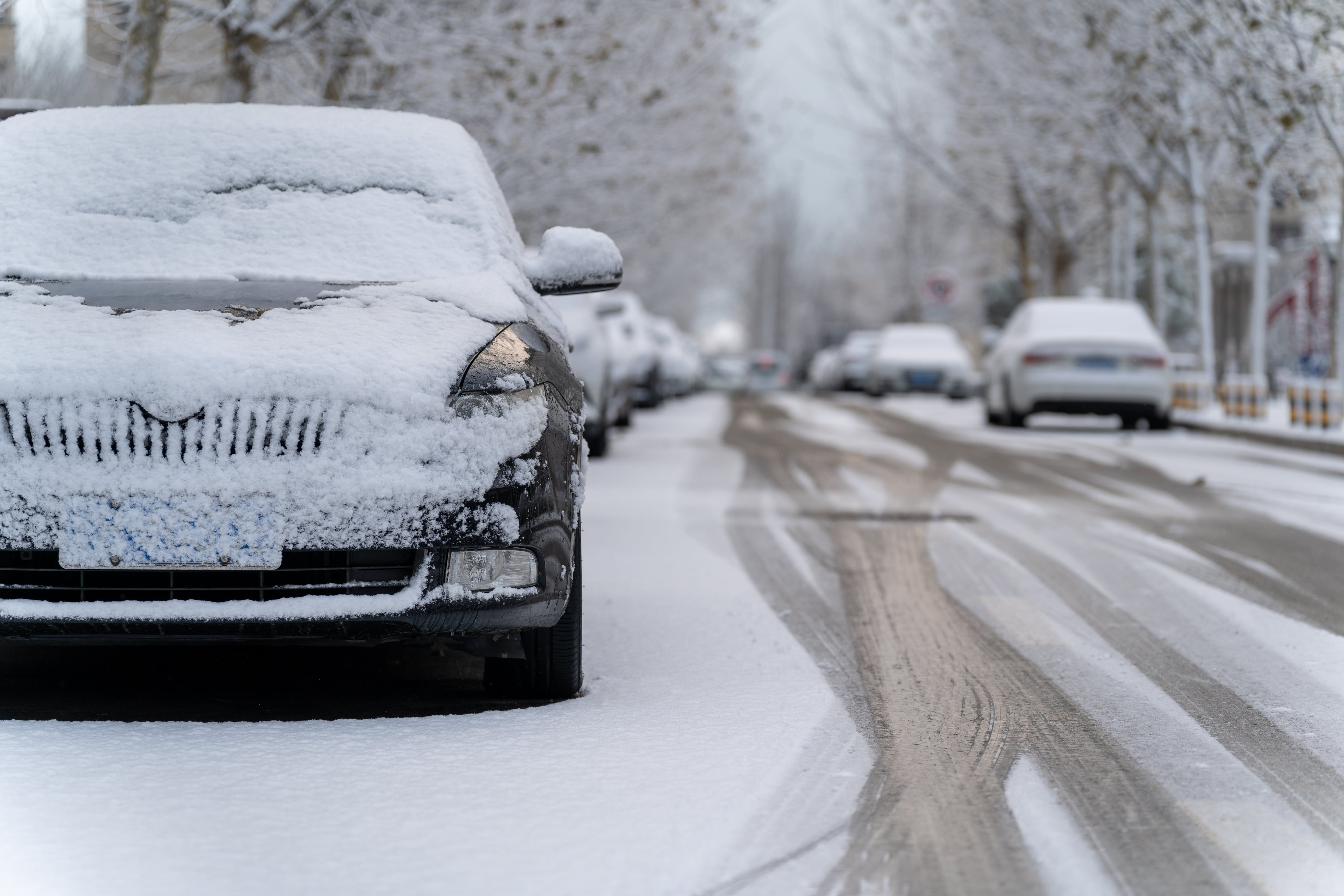 Nevada sobre los coches