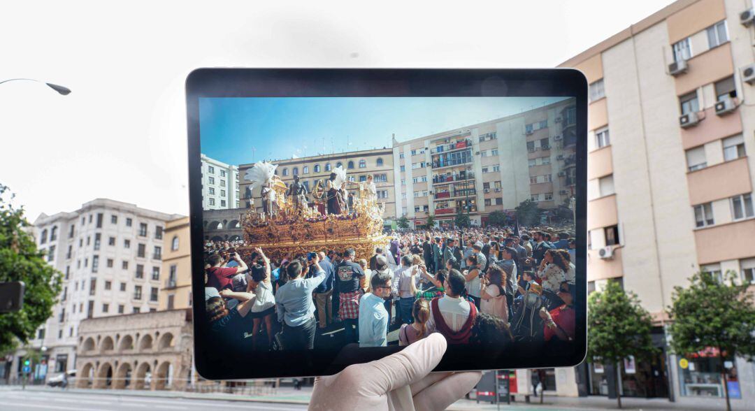 Recreación con una fotografía del 2017 de la salida de la Hermandad de San Benitos en la Av de Luis Montoto, completamente vacía, por el estado de alarma del coronavirus COVID19.