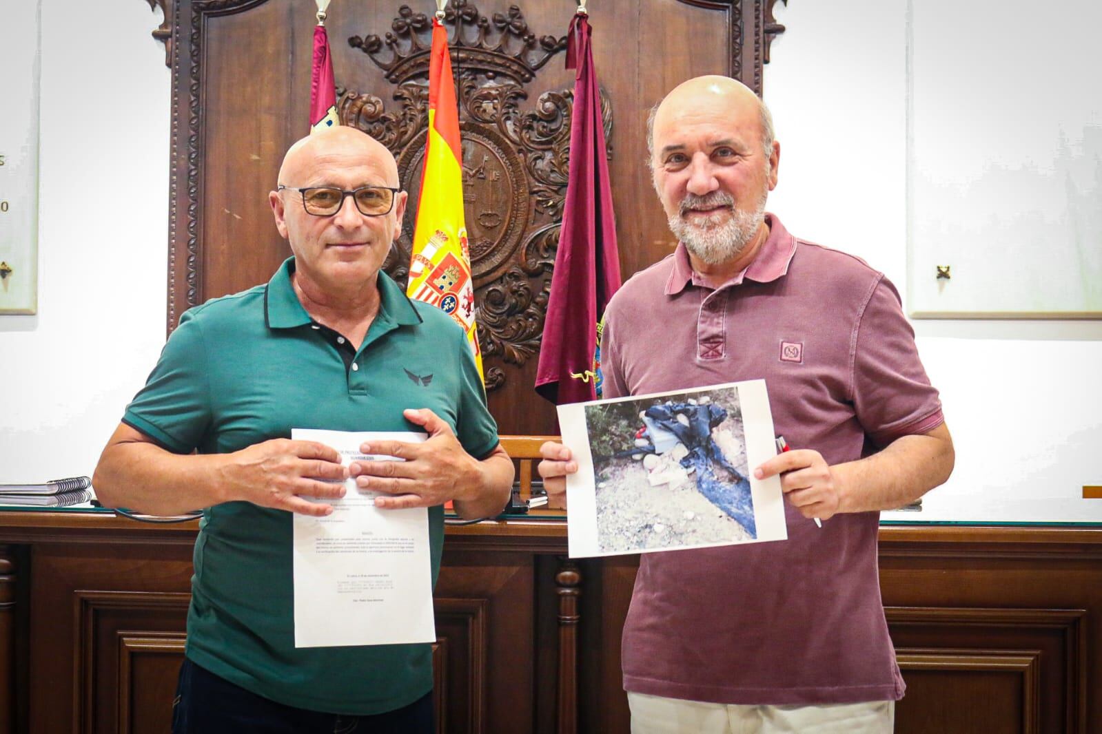 José Luis Álvarez-Castellanos, coordinador regional de IU y el concejal en Lorca, Pedro Sosa