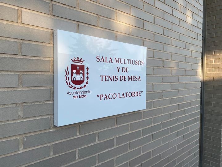 Paco Latorre da nombre a la sala de tenis de mesa del Nuevo Pepico Amat