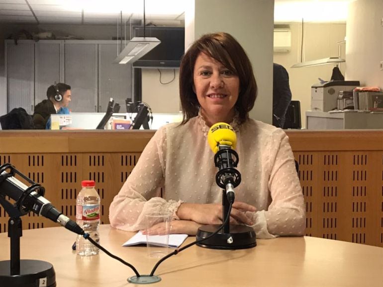 L&#039;alcaldessa Madrenas durant l&#039;entrevista a Ràdio Girona