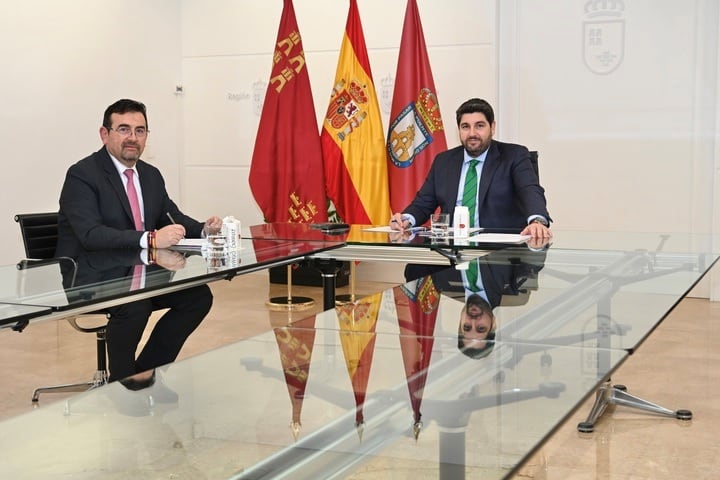 Reunión entre el presidente Fernando López Miras y el alcalde de Cieza, Tomás Rubio