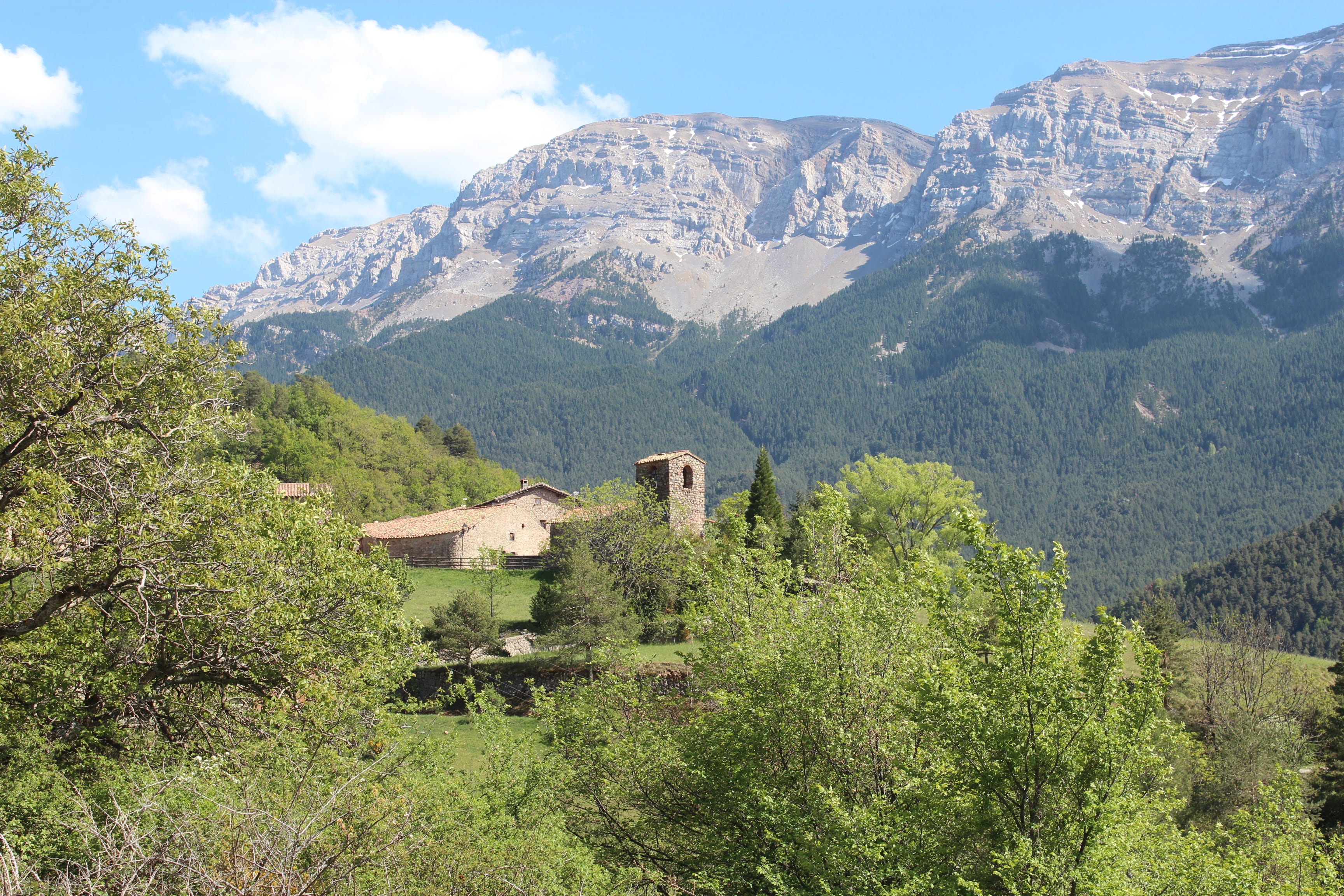 Entrada al poble de Cava, a l&#039;Alt Urgell