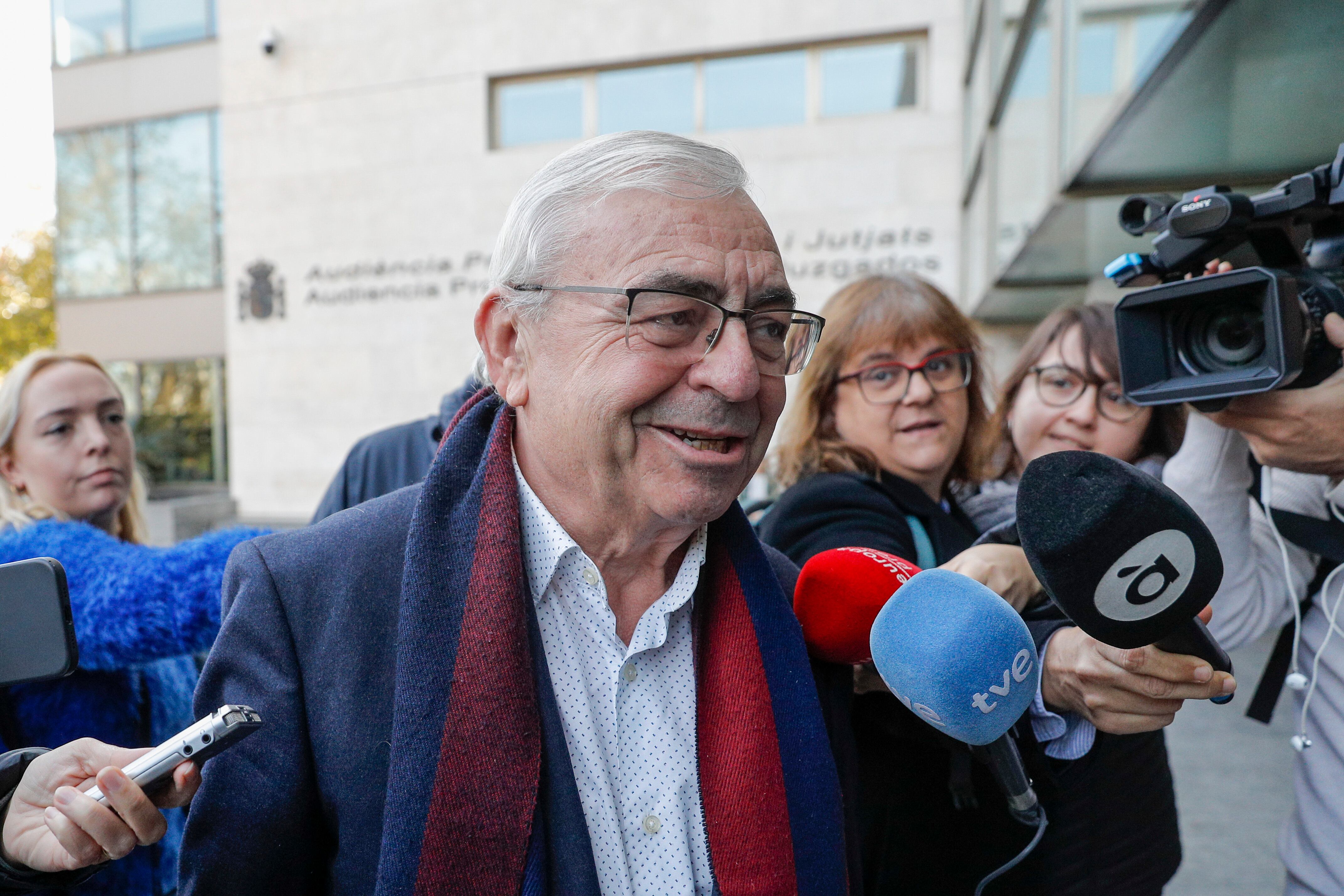 El exresponsable de Finanzas del PSPV-PSOE Pepe Cataluña, a su llegada a la Ciudad de la Justicia de Valencia donde comparece ante el juzgado que investiga la supuesta trama de corrupción conocida como caso Azud.EFE/ Manuel Bruque