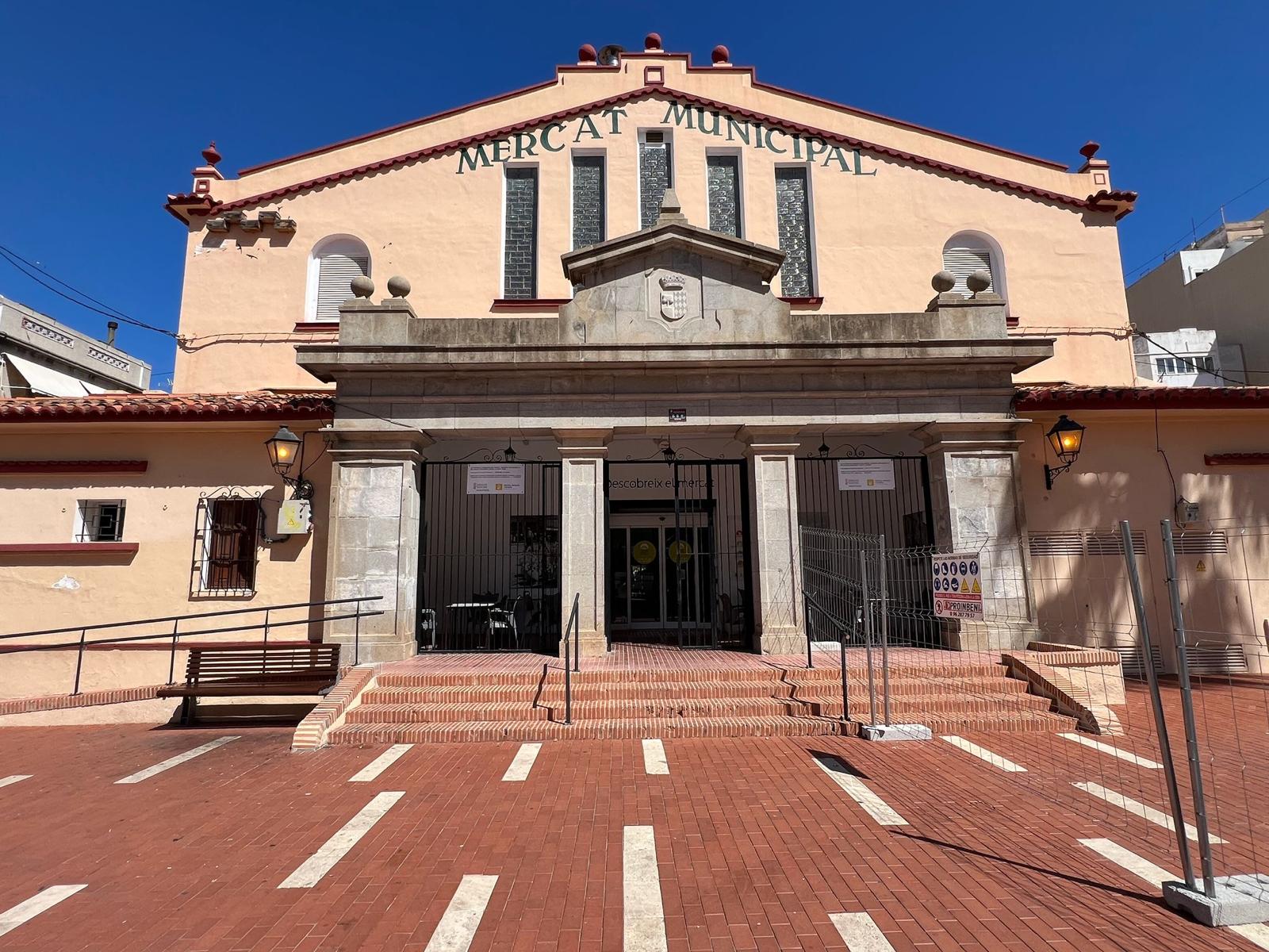 Fachada del Mercado Municipal de Oliva