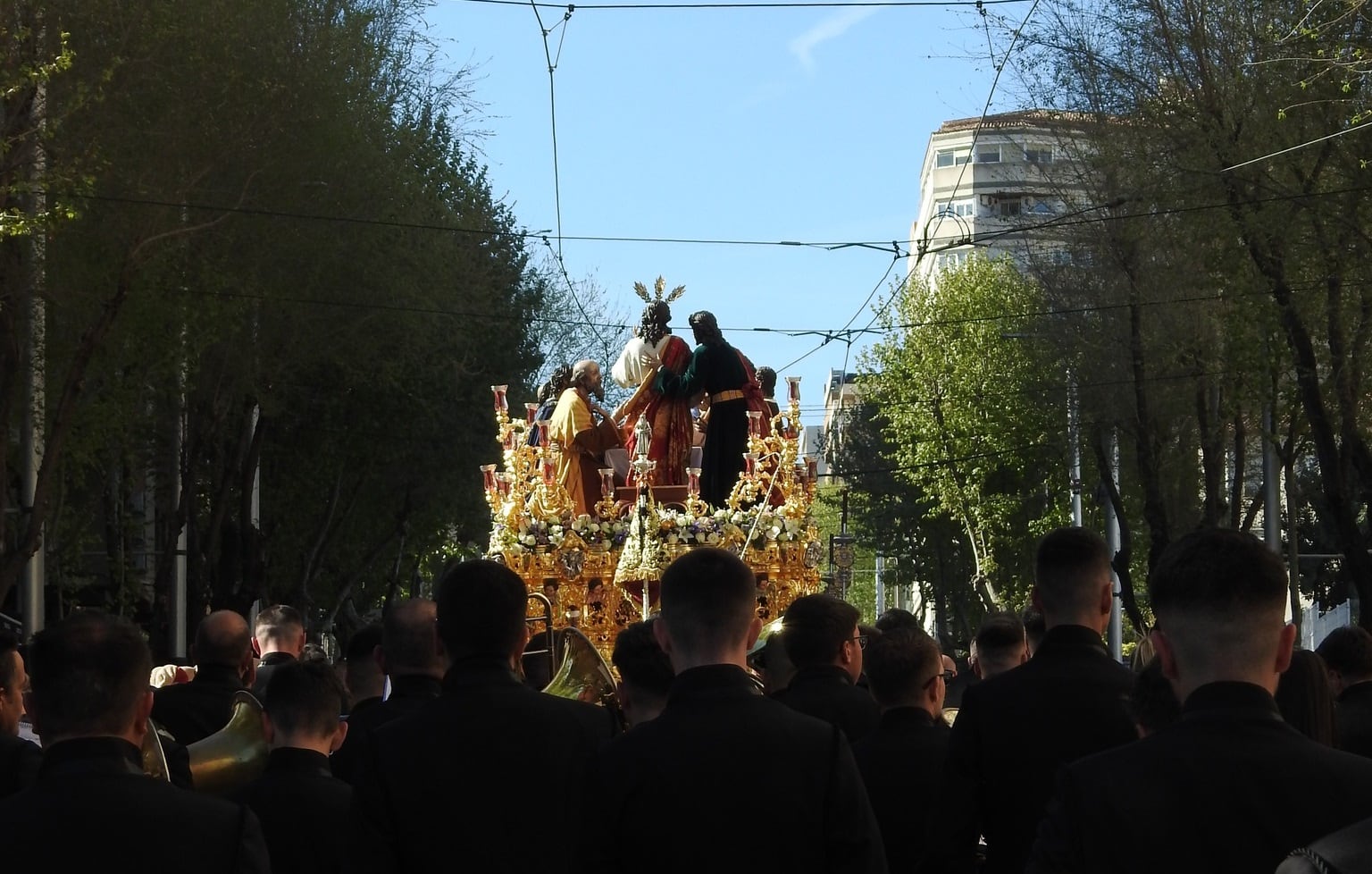 Paso de misterio de la Santa Cena de Jaén durante su estación de penitencia el Domingo de Ramos.