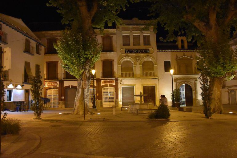 Plaza de Santo Domingo en Baza con el Teatro Dengra al fondo