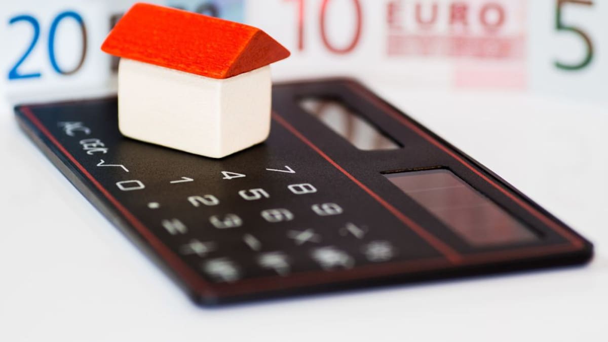 Javier Burón, director gerente de Nasuvinsa, sobre la empresa mixta de vivienda que creará vivienda protegida de alquiler asequible