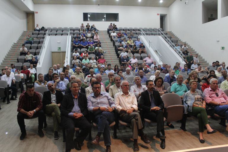 Imagen de una asamblea de socios del Xerez DFC