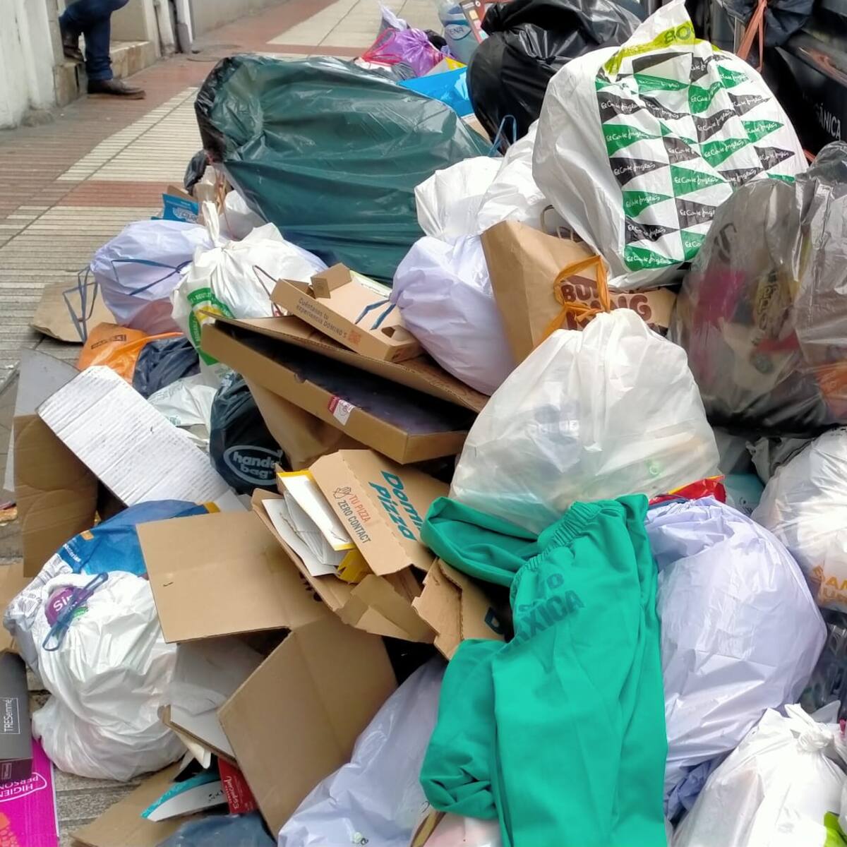 A Coruña declara la emergencia sanitaria para contratar un refuerzo de la recogida de basuras