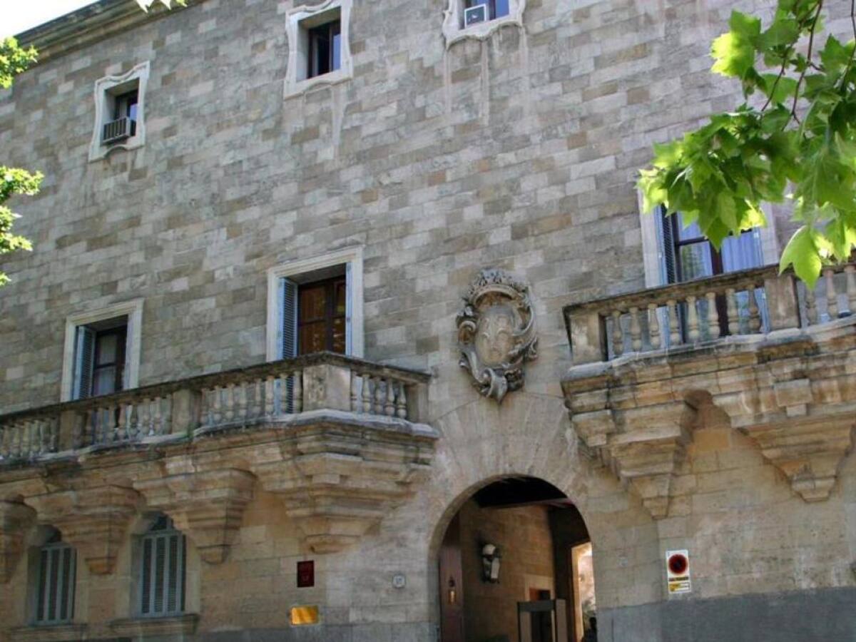 La dueña de Casa Lola y su hija condenadas a seis meses de prisión por contratar ilegalmente a trabajadores