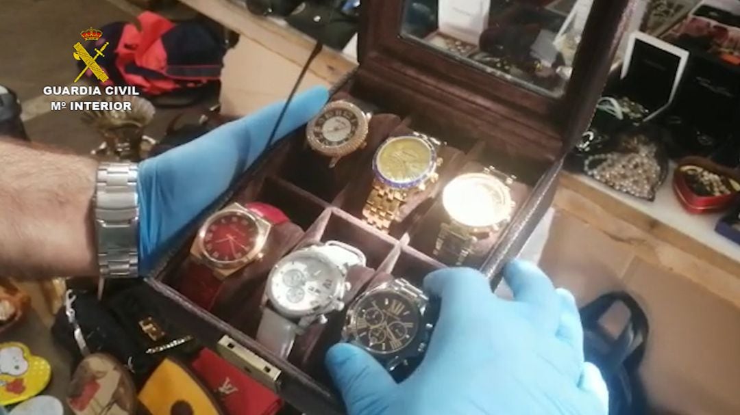 Relojes incautados por la Guardia Civil a la banda de ladrones