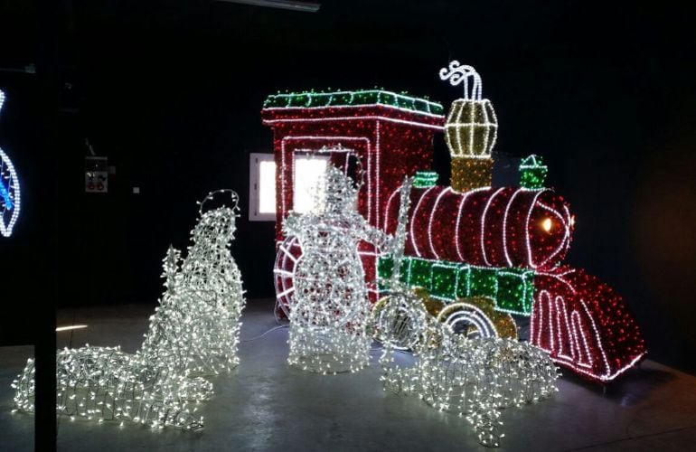 El tren de iluminación led que se instalará en Plaza Mayor de Plasencia esta Navidad