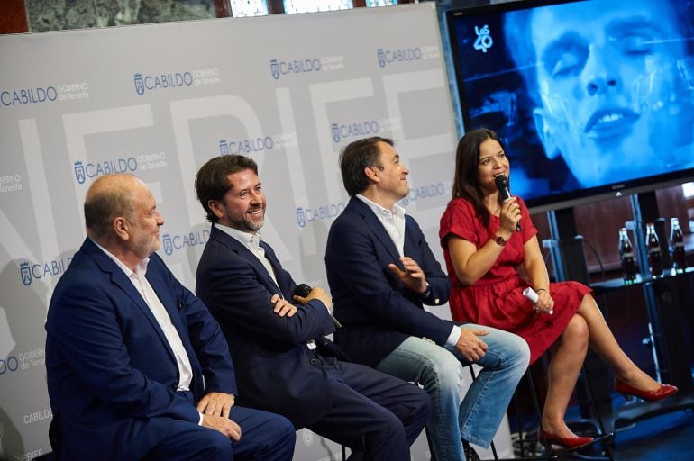 El viceconsejero de Cultura, Aurelio González, el presidente del Cabildo de Tenerife, Carlos Alonso, el alcalde de Santa Cruz de Tenerife, José Manuel Bermúdez y la directora regional de la SER, Lourdes Santana.