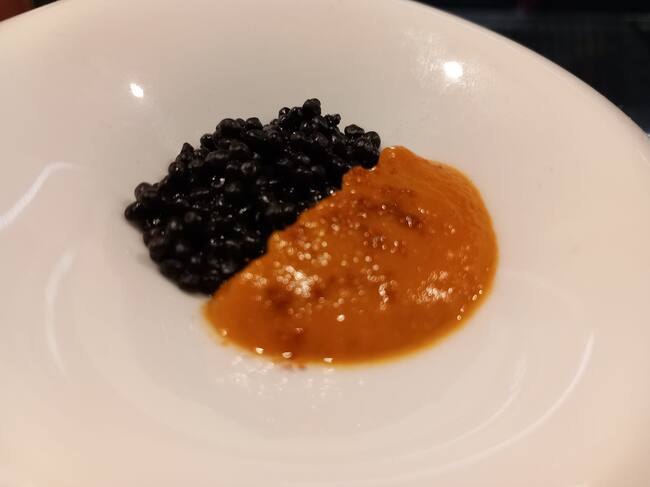 Caviar ahumado con virutas de duelas
