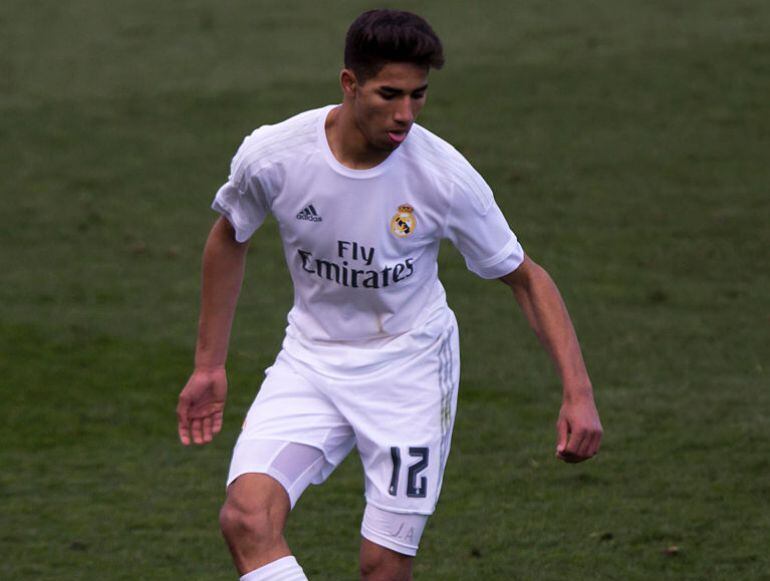 Achraf Hakimi, jugador del Castilla, durante un encuentro.