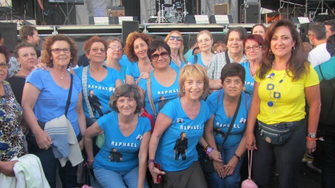 El club de fans del cantante Raphael, en el festival Sonorama.