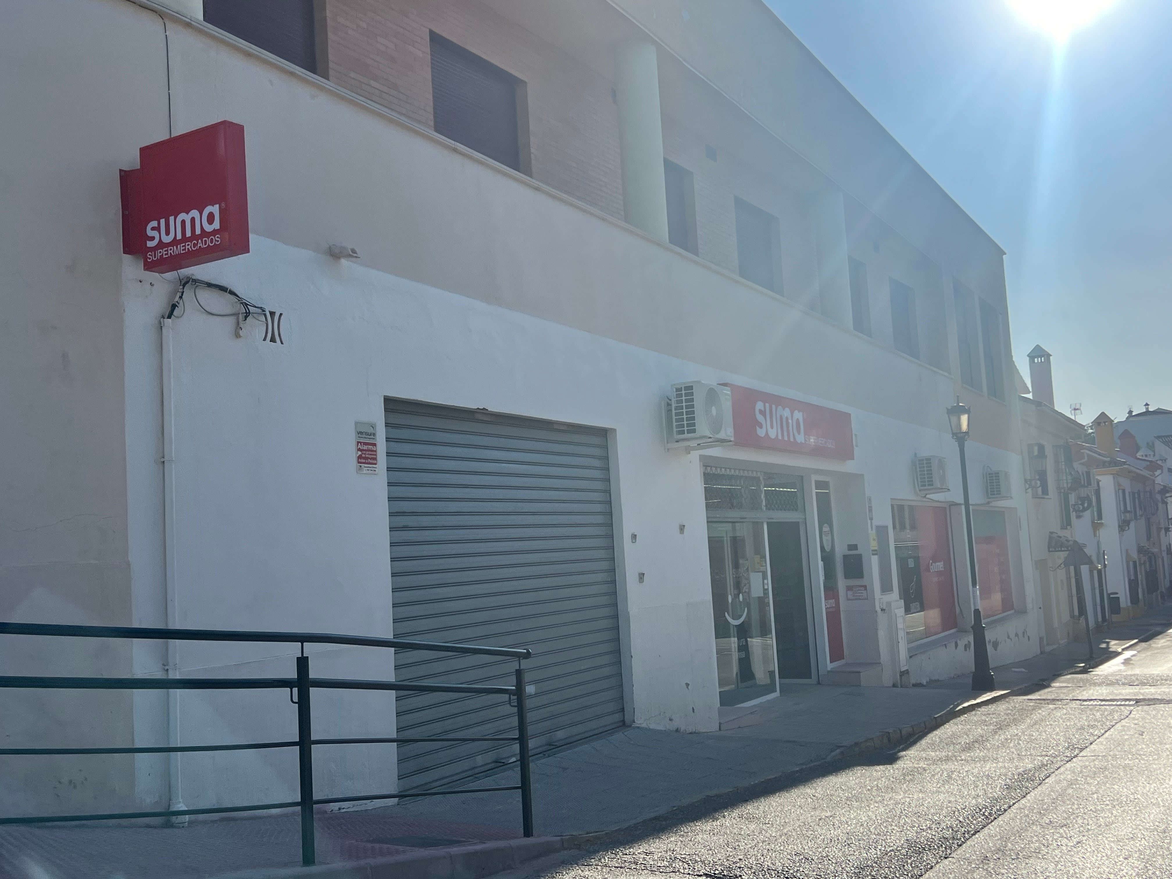 Supermercado situado en el barrio de San Francisco