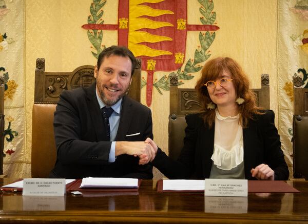 La subsecretaria del Ministerio de Justicia, Ana María Sánchez Hernández, en el acto de la firma con el alcalde de Valladolid, Óscar Puente, del protocolo de la Ciudad de la Justicia. ICAL/ José C. Castillo